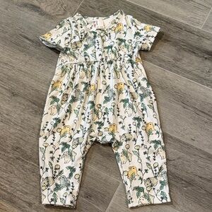 Pat Pat Baby Girl 6-9 Months
Romper Body Suit Outfit Rabbits
Bunny Easter NWT